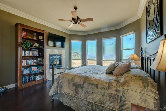 16677 Falcon Heights Rd, Ramona CA: https://media.crmls.org/mediaz/50a4dedd-e0e6-436c-bf10-11c15653ef5d.jpg
