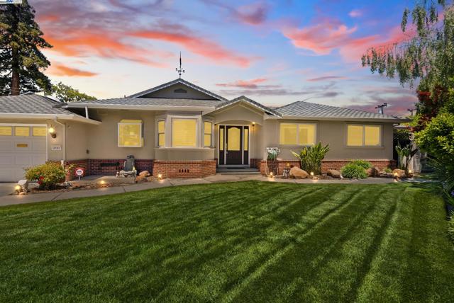 4301 Norris Rd, Fremont CA: https://media.crmls.org/mediaz/50a4fd22-abc7-4ba5-9336-b27e290755e6.jpg
