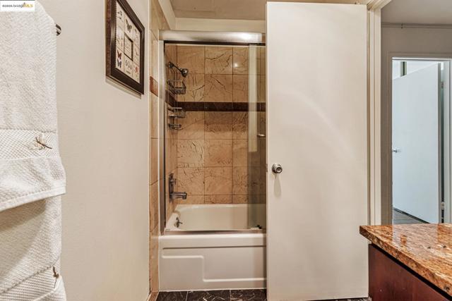 375 Jayne Avenue, Oakland CA: https://media.crmls.org/mediaz/50a660f4-7591-4778-84d1-d33898ec6852.jpg