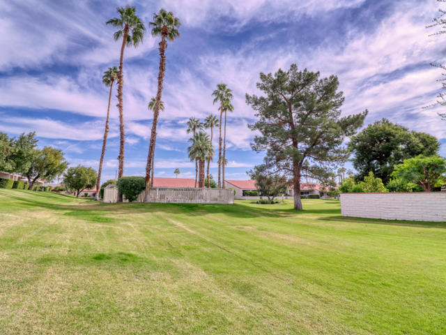171 Winterhaven Circle, Palm Desert CA: https://media.crmls.org/mediaz/50a693f2-55ac-41de-8889-aa50c374d8cf.jpg
