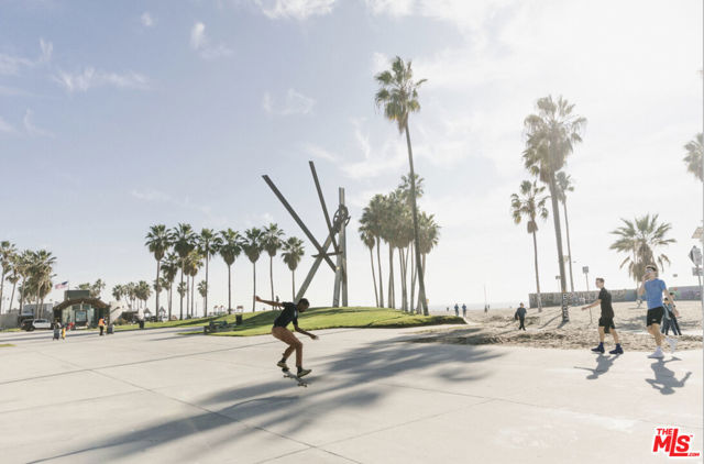 Image 52 of 58 For 14 Mast Street