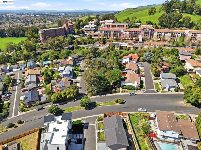 394 Appian Way, Union City CA: https://media.crmls.org/mediaz/50a70a72-3176-4c8c-a7eb-09a9c5f13672.jpg