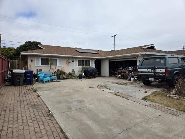1361 California Street, Imperial Beach CA: https://media.crmls.org/mediaz/50a71b9f-9ecc-4b07-8792-37f9e003f09a.jpg