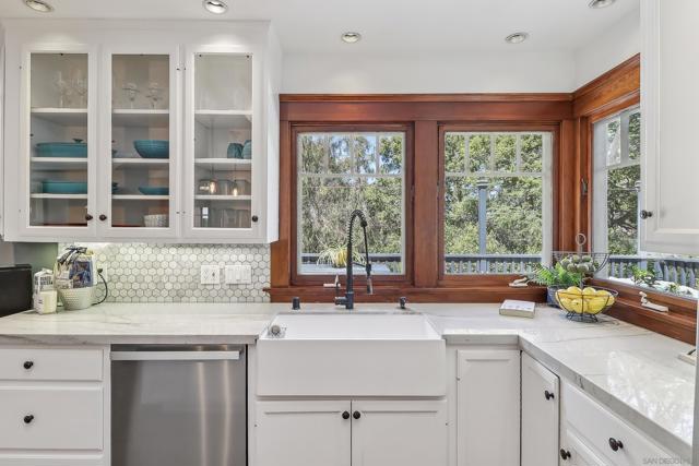 4472 Hortensia St, San Diego CA: https://media.crmls.org/mediaz/50a78b42-5b7c-4443-a46d-47aa98689546.jpg