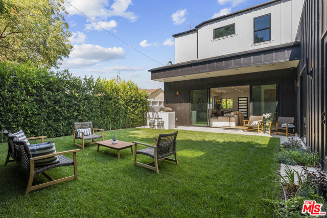 5741 Newcastle Avenue, Encino CA: https://media.crmls.org/mediaz/50a7d26c-84d3-4011-9aac-69611e036128.jpg