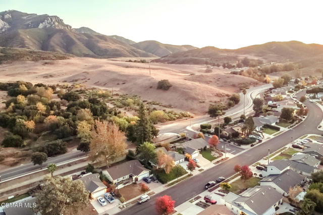 3964 Greenwood Street, Newbury Park CA: https://media.crmls.org/mediaz/50a7f914-9b3c-44ef-87ef-008bcf08426a.jpg
