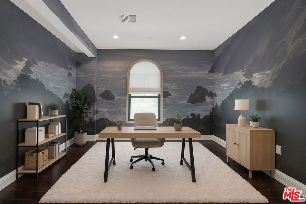 https://media.crmls.org/mediaz/50a88627-3346-4d48-845a-b97a163fd115.jpg?preset=X-Large