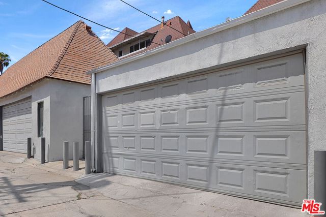 920 S Serrano Avenue, Los Angeles CA: https://media.crmls.org/mediaz/50a8a026-db18-4bd7-9daf-2c7bc6bf5e94.jpg
