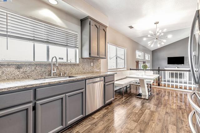 639 Eaker Ct, Antioch CA: https://media.crmls.org/mediaz/50a8e93b-6366-44c9-87ed-d4ad35ac193c.jpg