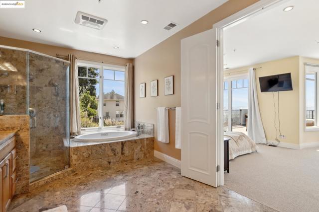 1580 Regency Ct, El Cerrito CA: https://media.crmls.org/mediaz/50a8fbbe-69a7-4868-b47f-6859a9feac44.jpg