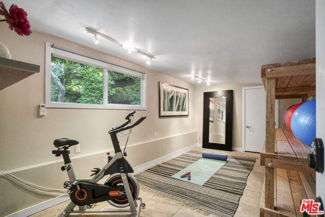 2926 Urban Avenue, Santa Monica CA: https://media.crmls.org/mediaz/50a901e5-59ac-40e4-897f-2d65526edfea.jpg