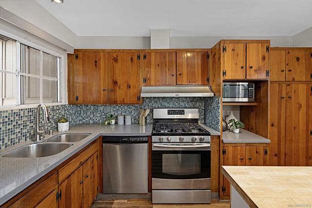 2534 Bartel St, San Diego CA: https://media.crmls.org/mediaz/50a92e79-af83-4343-aeef-9e794f154b2d.jpg