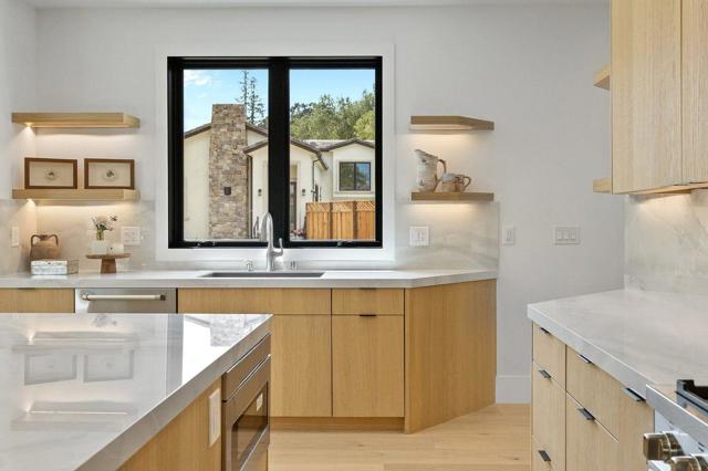 18061 Saratoga Los Gatos Road, Monte Sereno CA: https://media.crmls.org/mediaz/50a93586-277c-43aa-b576-905b97d8aab6.jpg