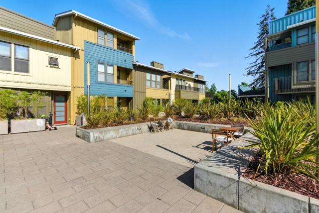 866 Altaire Walk, Palo Alto CA: https://media.crmls.org/mediaz/50a95266-5811-475b-b65f-6f6b9553d22d.jpg