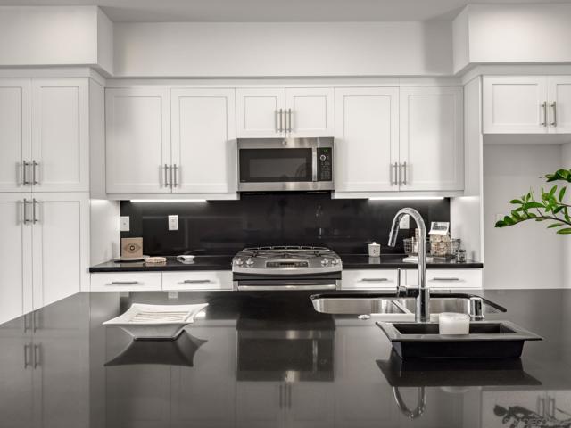 2563 State St, Carlsbad CA: https://media.crmls.org/mediaz/50a9fe8d-5b2f-4b7d-a896-cef6e3a7778f.jpg