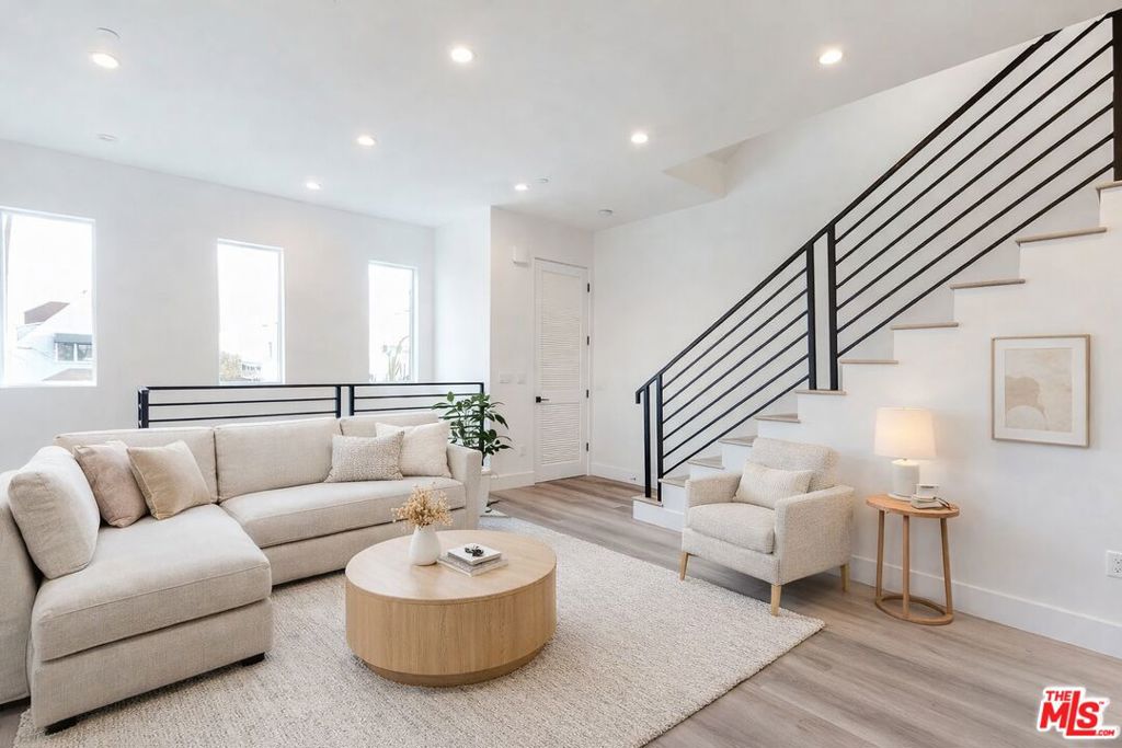 525 N Normandie Avenue