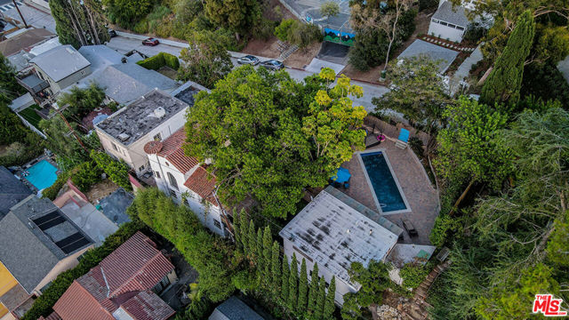 3131 & 3135 Oakcrest Drive, Los Angeles CA: https://media.crmls.org/mediaz/50aa2940-947e-417b-87af-63dfeb96f3c9.jpg