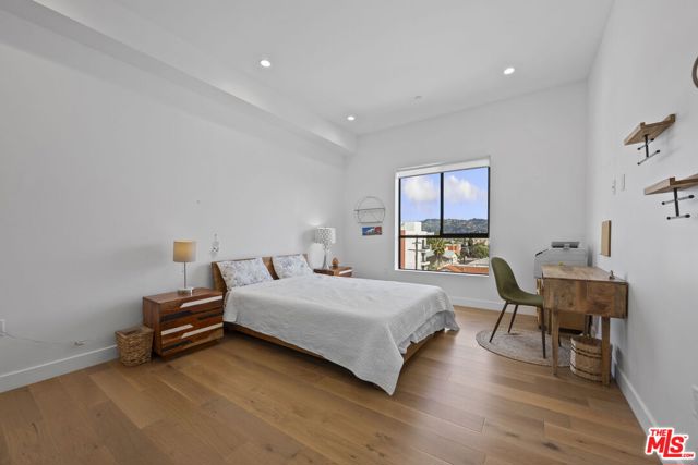 1515 S Holt Avenue, Los Angeles CA: https://media.crmls.org/mediaz/50aac37d-63a3-47b1-954d-801ac659478f.jpg