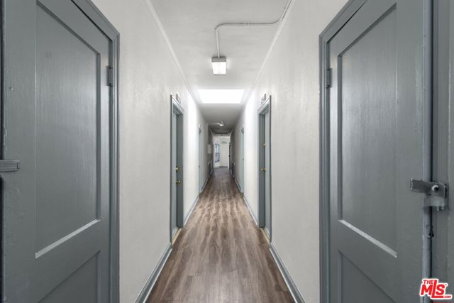 225 W Adams Boulevard, Los Angeles CA: https://media.crmls.org/mediaz/50ab62d5-b691-40bb-b22f-f620949783a8.jpg