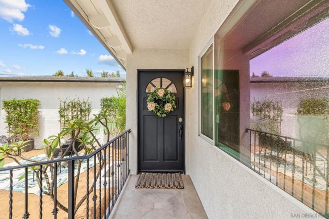 3560 Donna Dr, Carlsbad CA: https://media.crmls.org/mediaz/50ab9f57-3a7f-4920-a7af-79b91f887e60.jpg