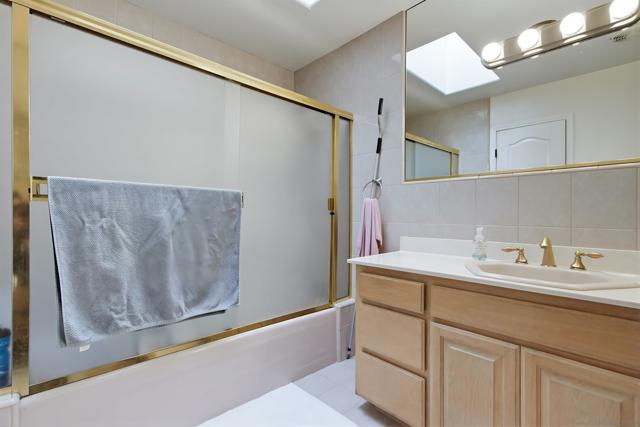 1654 LINWOOD ST, San Diego CA: https://media.crmls.org/mediaz/50aba804-279d-40fb-bb84-393f8ae72960.jpg