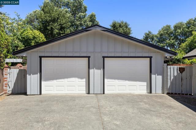 12 La Sonoma Ct, Alamo CA: https://media.crmls.org/mediaz/50ac95d2-484f-4214-a91b-9a755009a96e.jpg