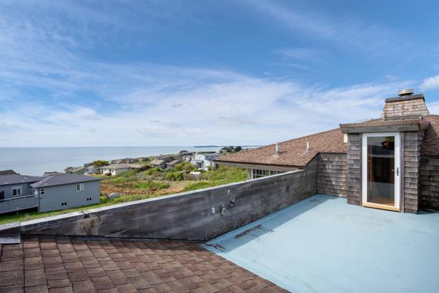 10 Maui Lane, Dillon Beach CA: https://media.crmls.org/mediaz/50ad2c42-8fbe-4101-82c9-fb5958d516fe.jpg