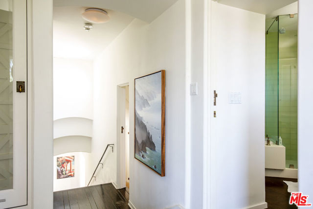 2249 Mountain Oak Drive, Los Angeles CA: https://media.crmls.org/mediaz/50ad4eb9-00f9-4ac9-a63e-766e755672ec.jpg