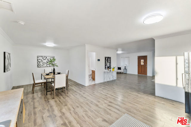 9256 6th Avenue, Hesperia CA: https://media.crmls.org/mediaz/50add5ed-e9c2-462a-a553-ce064f76c67d.jpg