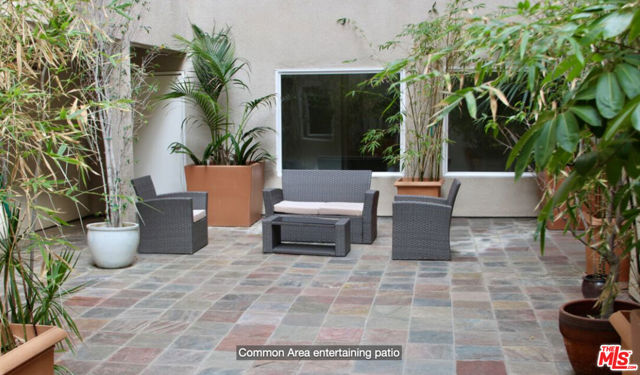 7249 Franklin Avenue, Los Angeles CA: https://media.crmls.org/mediaz/50ae036f-45cb-4749-9865-2ae701eac13e.jpg