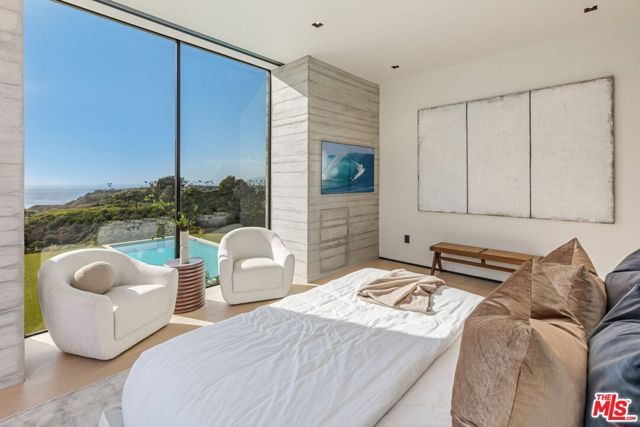 Image 16 of 41 For 6889 Dume Drive