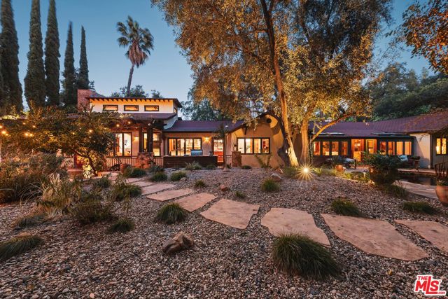 5045 Oakdale Avenue, Woodland Hills CA: https://media.crmls.org/mediaz/50ae61df-e202-46e2-8126-dc2d36355dee.jpg
