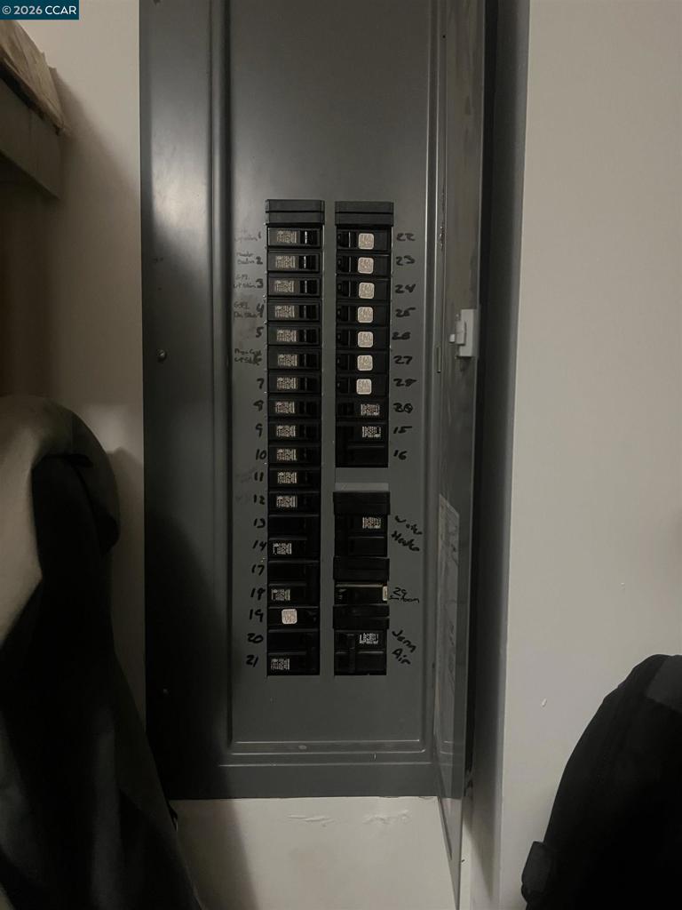 https://media.crmls.org/mediaz/50aead9f-23ca-4b29-b5f7-ad3e2fac72b7.jpg?preset=X-Large