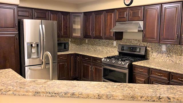 12374 Carmel Country Rd, San Diego CA: https://media.crmls.org/mediaz/50af2b4e-7cda-4684-ac52-5b29883cb901.jpg