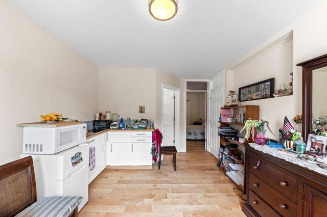 440442 29th Street, San Francisco CA: https://media.crmls.org/mediaz/50b0f3f0-d9fd-465c-b4b0-229e91c47dbb.jpg