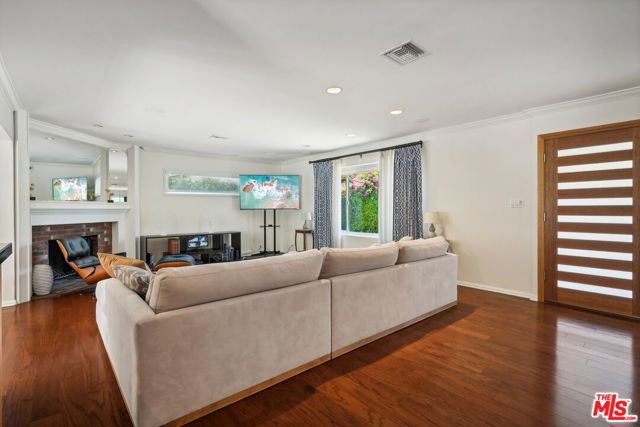 13518 Kittridge Street photo 5