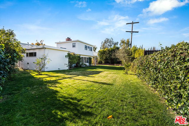 4118 Davana Road, Sherman Oaks CA: https://media.crmls.org/mediaz/50b1704d-0f32-4c4d-95d4-8da7aab80a3e.jpg