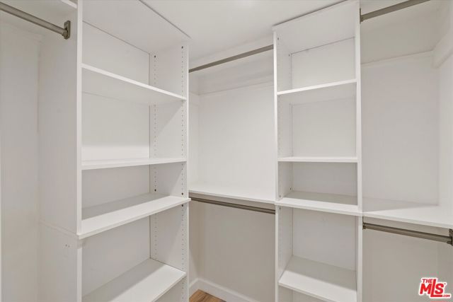 584 W 10th Street, San Pedro CA: https://media.crmls.org/mediaz/50b199c4-8ea8-460c-9bd3-8be052cabe19.jpg