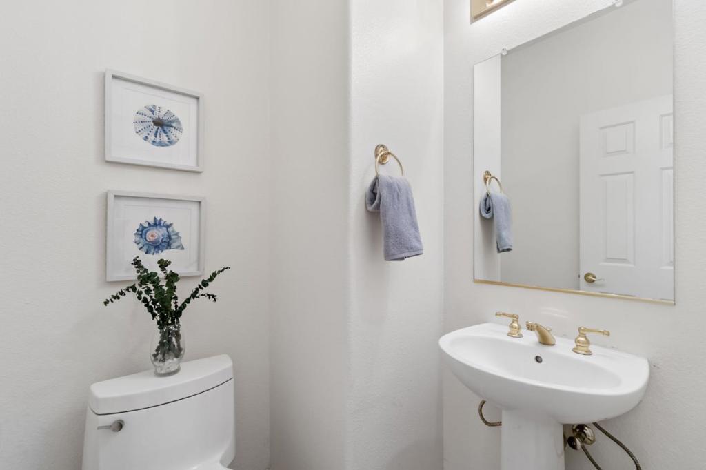 https://media.crmls.org/mediaz/50b1c588-416b-4a86-aee5-7ec13691c3d2.jpg?preset=X-Large