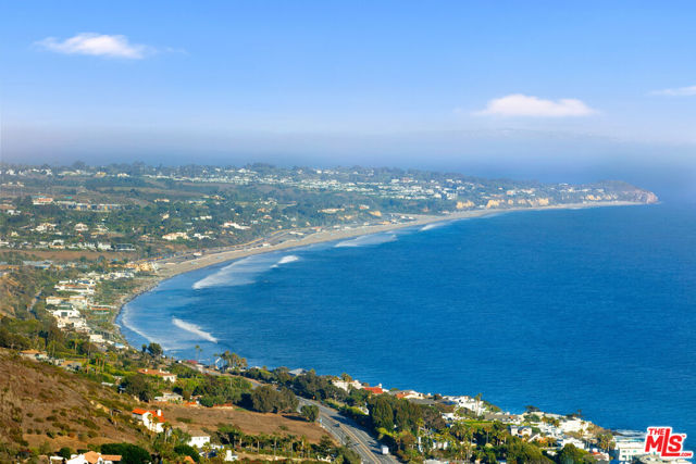 4140 Encinal Canyon Road, Malibu CA: https://media.crmls.org/mediaz/50b1d36c-e4ee-4b81-9e35-4b63f4f039b8.jpg