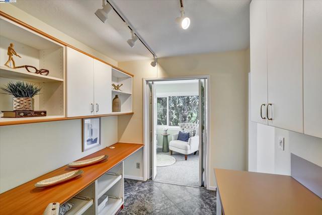 2841 Ptarmigan Dr, Walnut Creek CA: https://media.crmls.org/mediaz/50b28c10-91e1-47c3-b0b5-10a70e2d2c6f.jpg