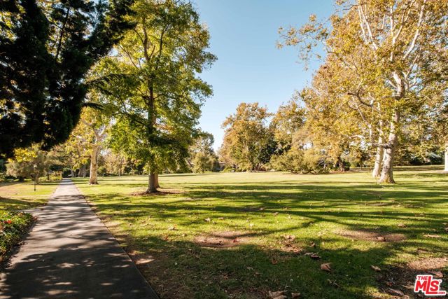 5273 Village, Los Angeles CA: https://media.crmls.org/mediaz/50b28c57-6a7d-4b19-ab68-9a84b6daf7c3.jpg