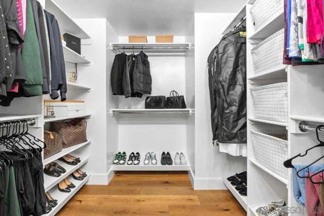 Image 17 of 40 For 4286 Merritt Boulevard