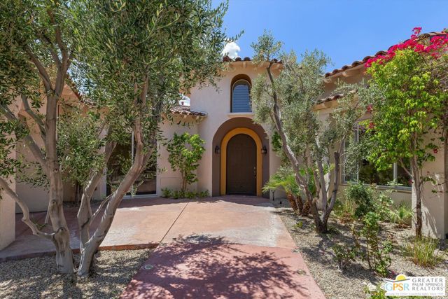 1347 Culver Place, Palm Springs CA: https://media.crmls.org/mediaz/50b2c3d3-5a96-46e4-904b-8ca72110a514.jpg