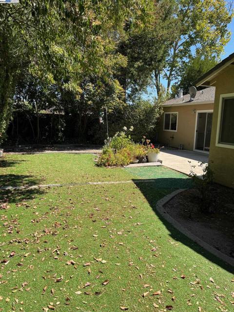 4205 Mairmont Dr, Pleasanton CA: https://media.crmls.org/mediaz/50b37b79-9a46-4862-acac-588247857fc2.jpg