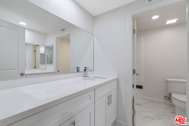 19 Rippling, Irvine CA: https://media.crmls.org/mediaz/50b3a7b7-2c9a-4ea7-8fed-21aea6fb92cf.jpg