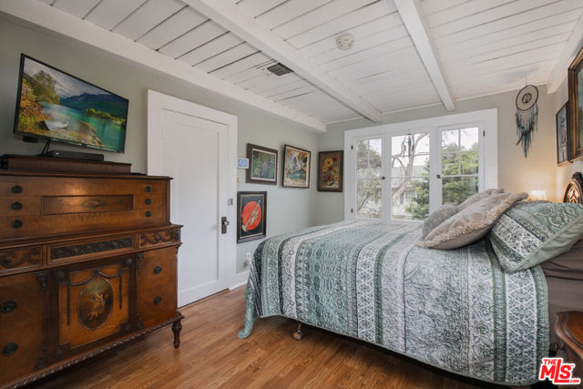 13384 Contour Drive, Sherman Oaks CA: https://media.crmls.org/mediaz/50b42eb0-7ce2-4bf4-9175-187e63d1e2f1.jpg
