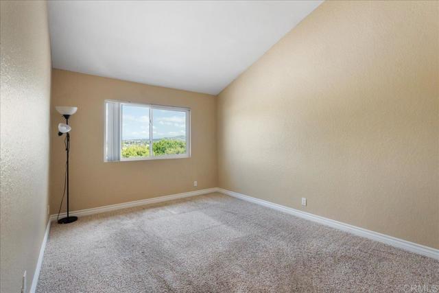 Detail Gallery Image 9 of 28 For 730 Silver Dr, Vista,  CA 92083 - 3 Beds | 2/1 Baths