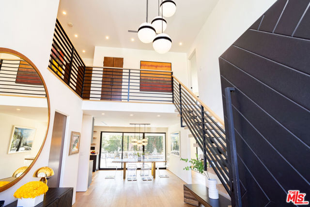 11428 Dona Lola Drive, Studio City CA: https://media.crmls.org/mediaz/50b4cdd8-3909-4211-a0e3-ea4aa15fa0f1.jpg