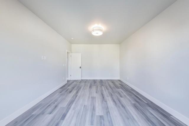 811 Oak Street, San Francisco CA: https://media.crmls.org/mediaz/50b59c1f-9baf-44f5-b375-8182d43b7f78.jpg